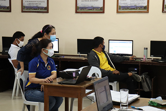 Catanduanes State U conducts faculty training on Online learning management system